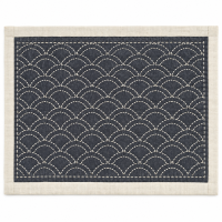 sashiko stof voorbedrukt #18 seigaiha - marineblauw - 25 cm